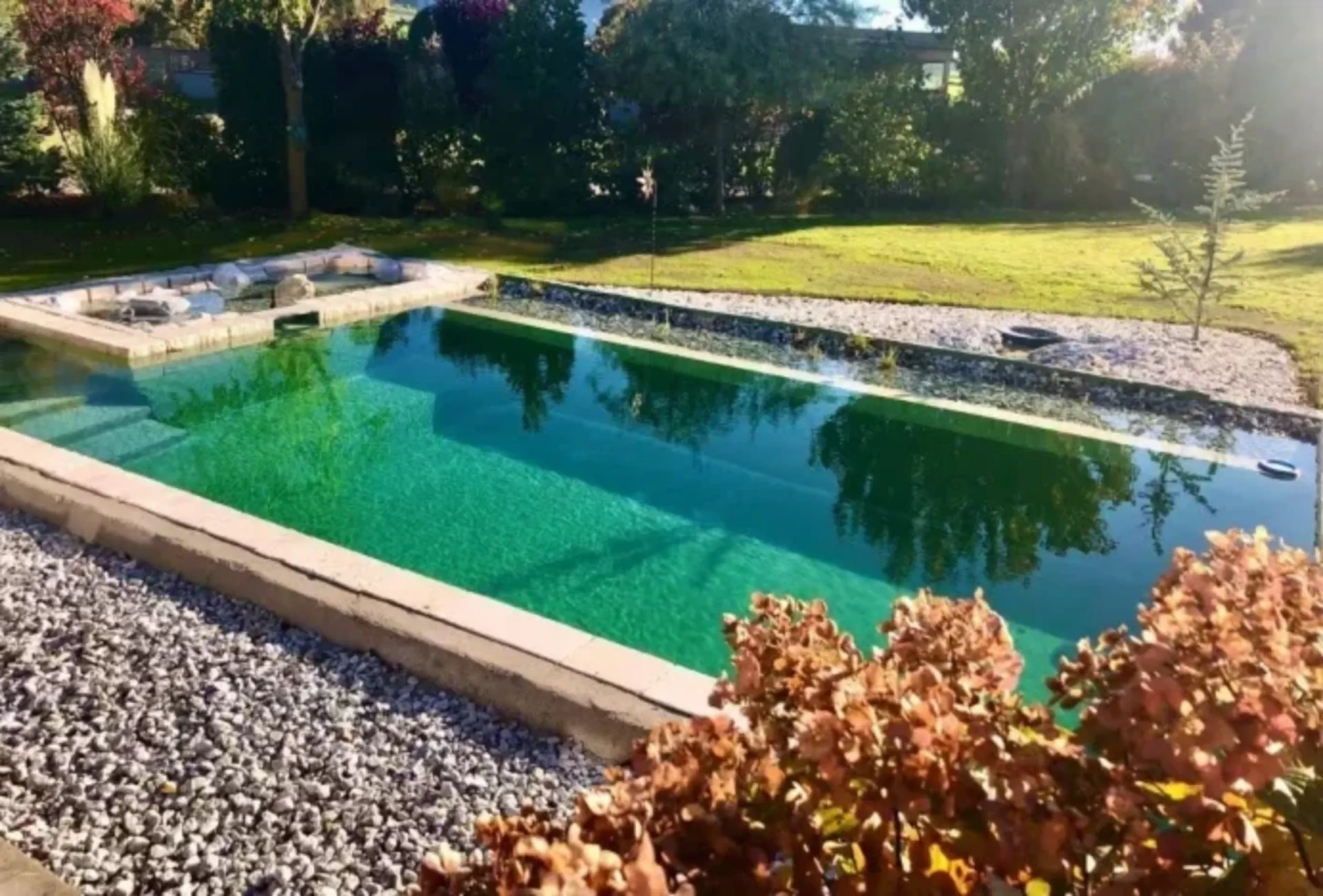 Natursteinpool